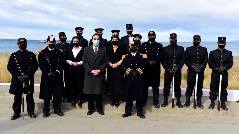 Se efectuó la ceremonia con motivo del 178° aniversario de la toma de posesión del Estrecho de Magallanes