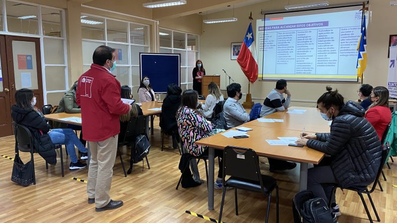 Docentes debaten en cabildos educativos del plan juntos, Chile recupera y aprende