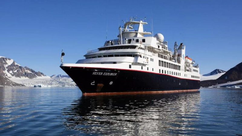 Empresa de cruceros Silversea Cruises se muda del puerto de Ushuaia a Punta Arenas y felicita a Chile por su infraestructura