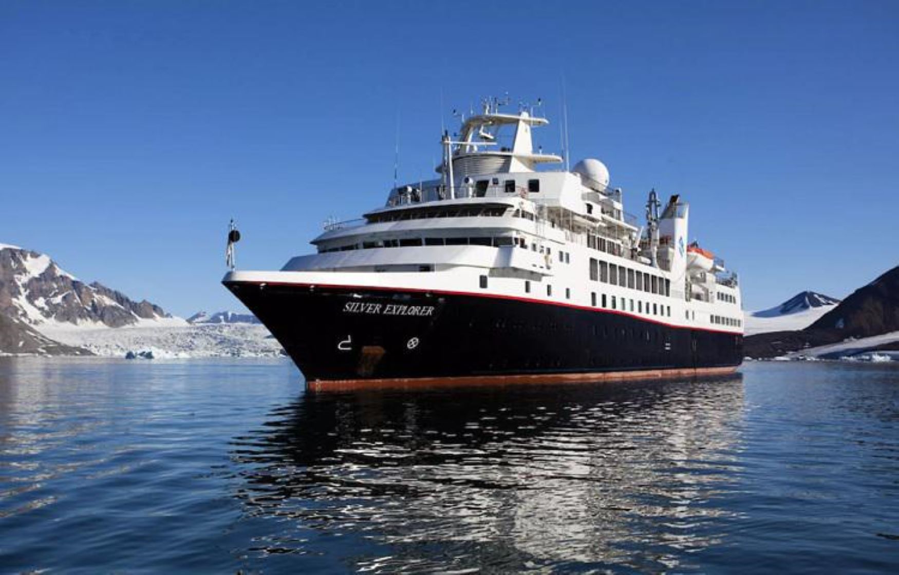 Empresa de cruceros Silversea Cruises se muda del puerto de Ushuaia a Punta Arenas y felicita a Chile por su infraestructura