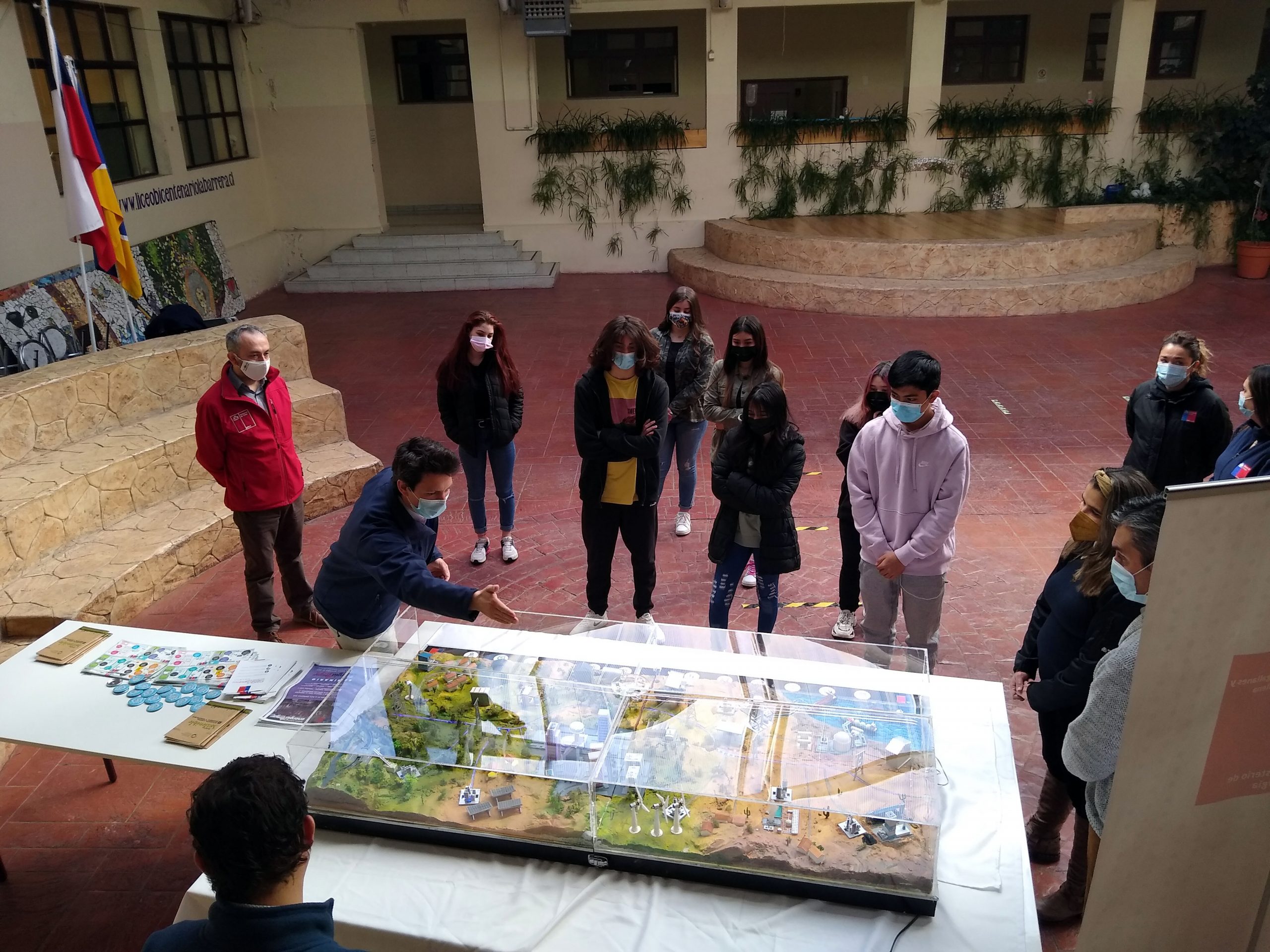 Energía y Medio Ambiente celebran el Día del Hidrógeno junto a HIF y a estudiantes del Liceo Luis Albero Barrera
