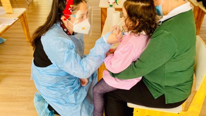SEREMI de Salud continúa la búsqueda activa de casos con test de antígeno en puntos fijos, establecimientos educativos y empresas