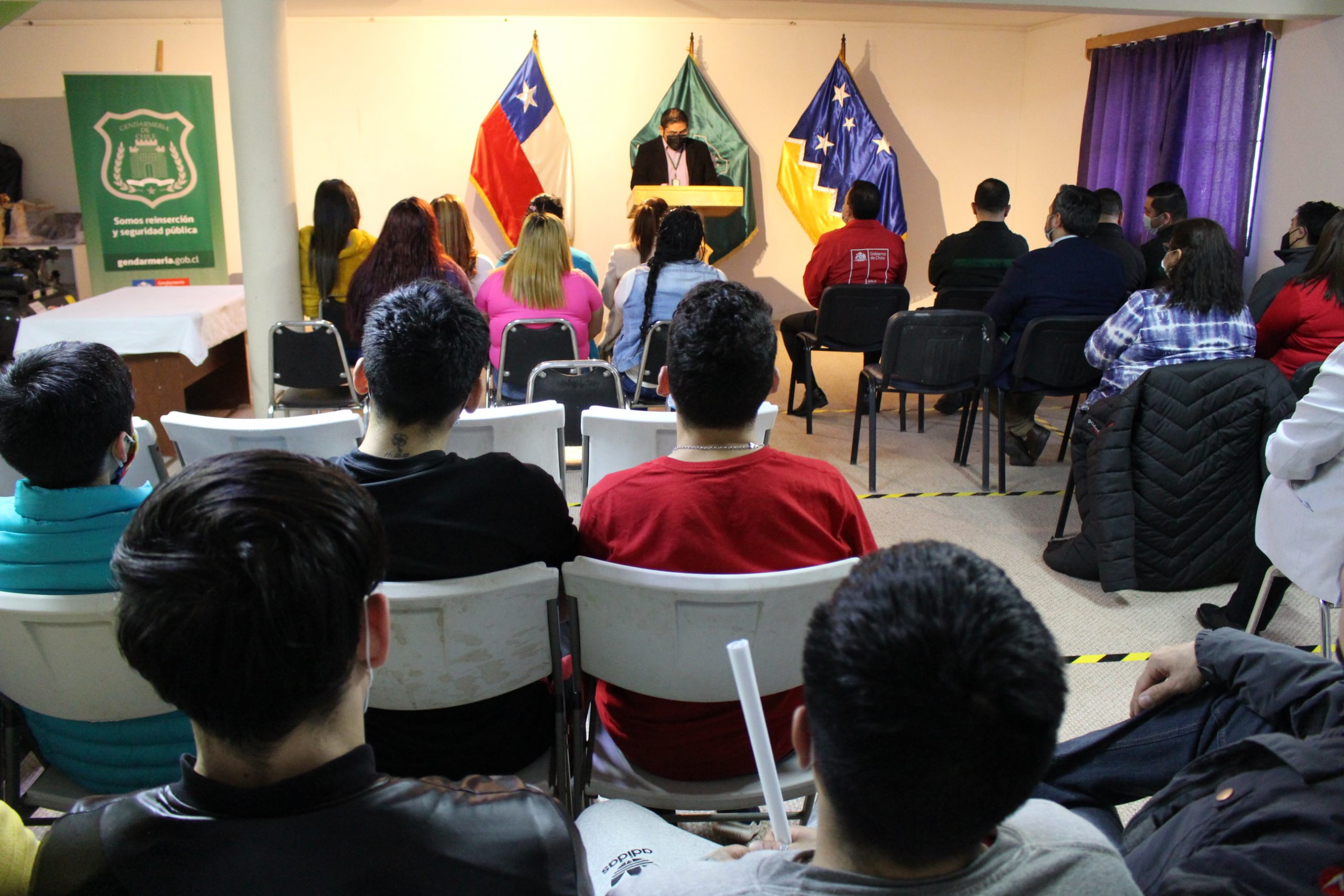 Internos del Complejo Penitenciario de Punta Arenas participan exitosamente en programa de emprendimiento del FOSIS