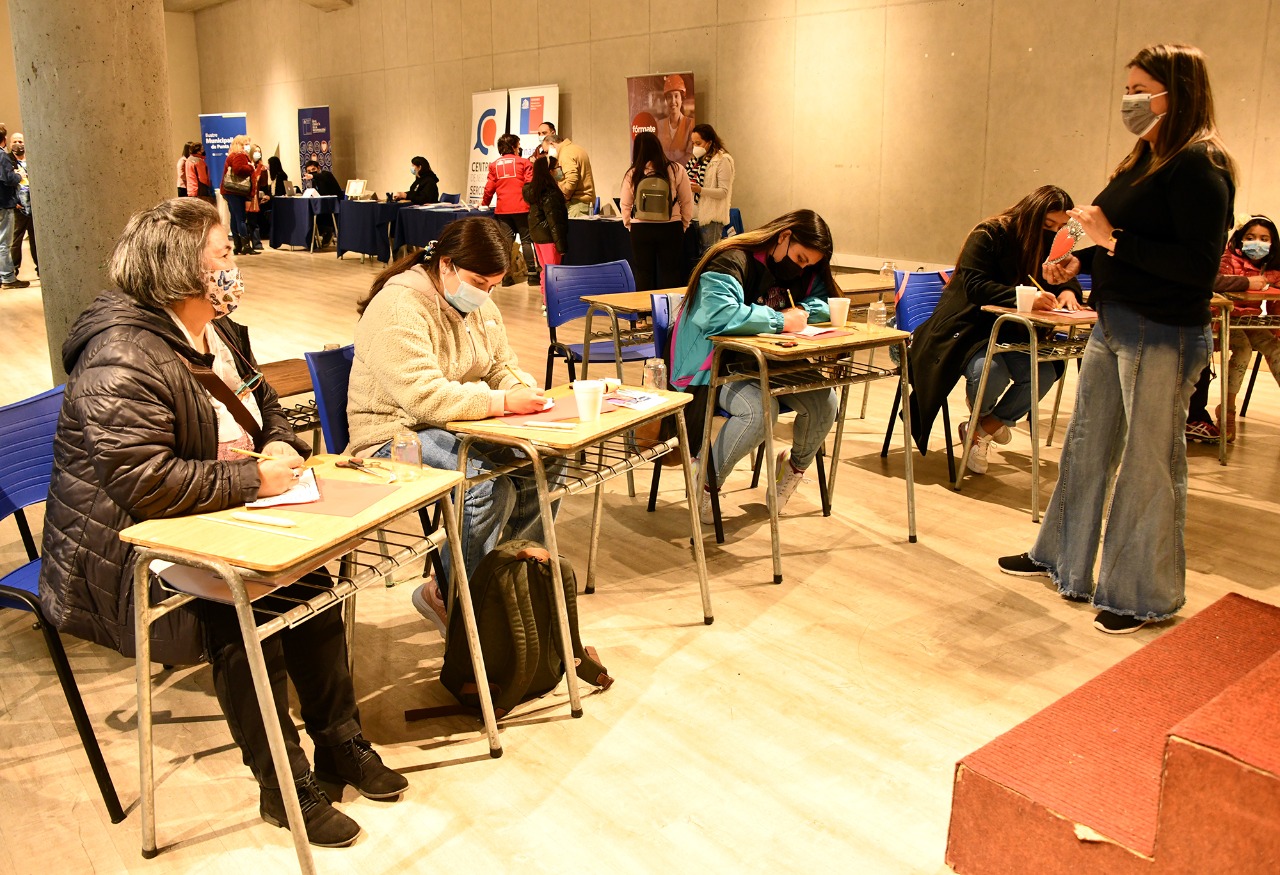 Feria Mujer Punta Arenas más Cerca, reunió oferta programática para mujeres de la comuna