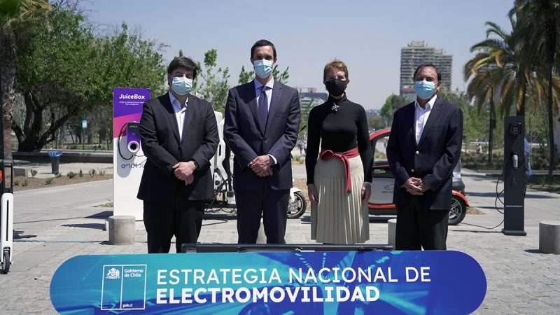 Gobierno anuncia que al 2035 se venderán solo vehículos eléctricos en Chile