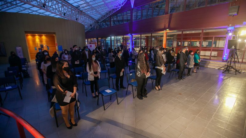 A nuevos psicólogos, trabajadores sociales y profesores graduó la UMAG en emotiva ceremonia desde el campus central