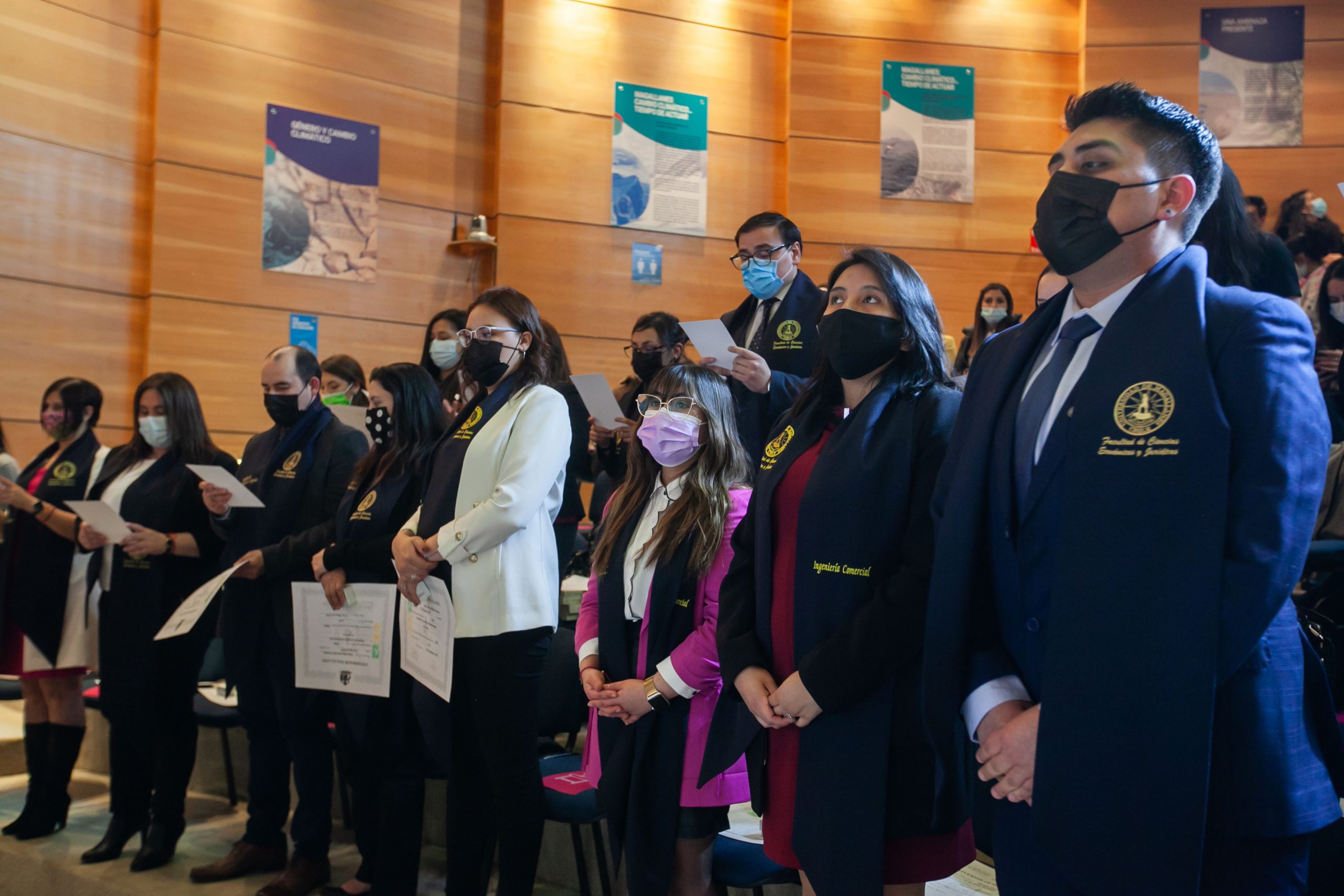Titulaciones UMAG: Se graduaron nuevos profesionales de la Facultad de Ciencias Económicas y Jurídicas