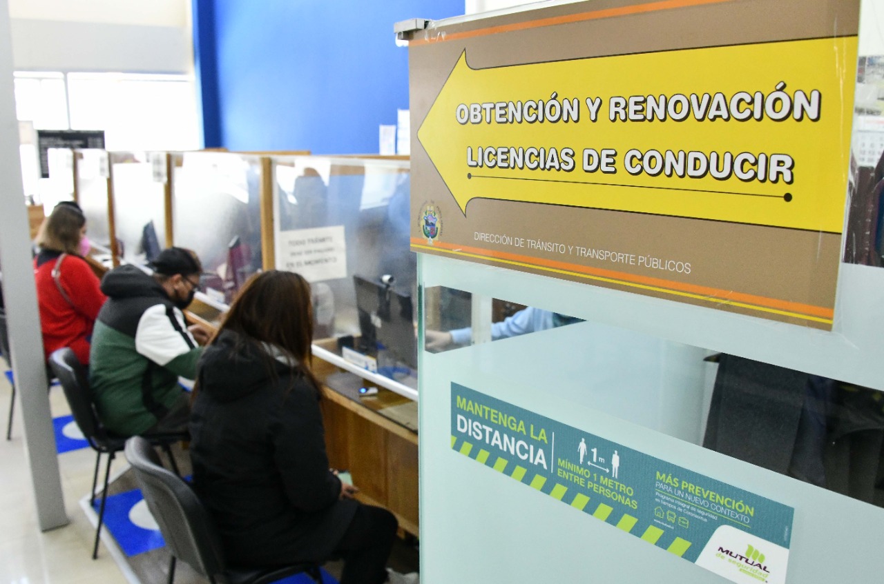 Alcalde Radonich propuso bajar el precio para la renovación de licencias de conducir