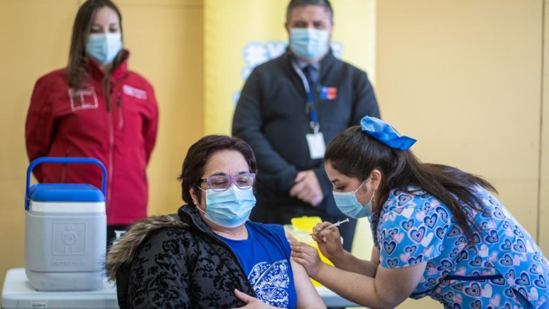 Esta semana se inició vacunación con dosis de refuerzo a personas con esquema completo
