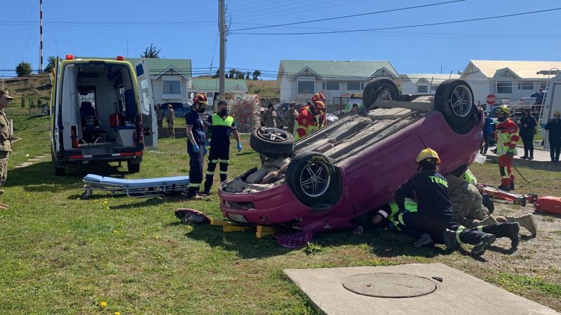 Mujer resultó lesionada tras volcar en su vehículo en sector sur de Punta Arenas