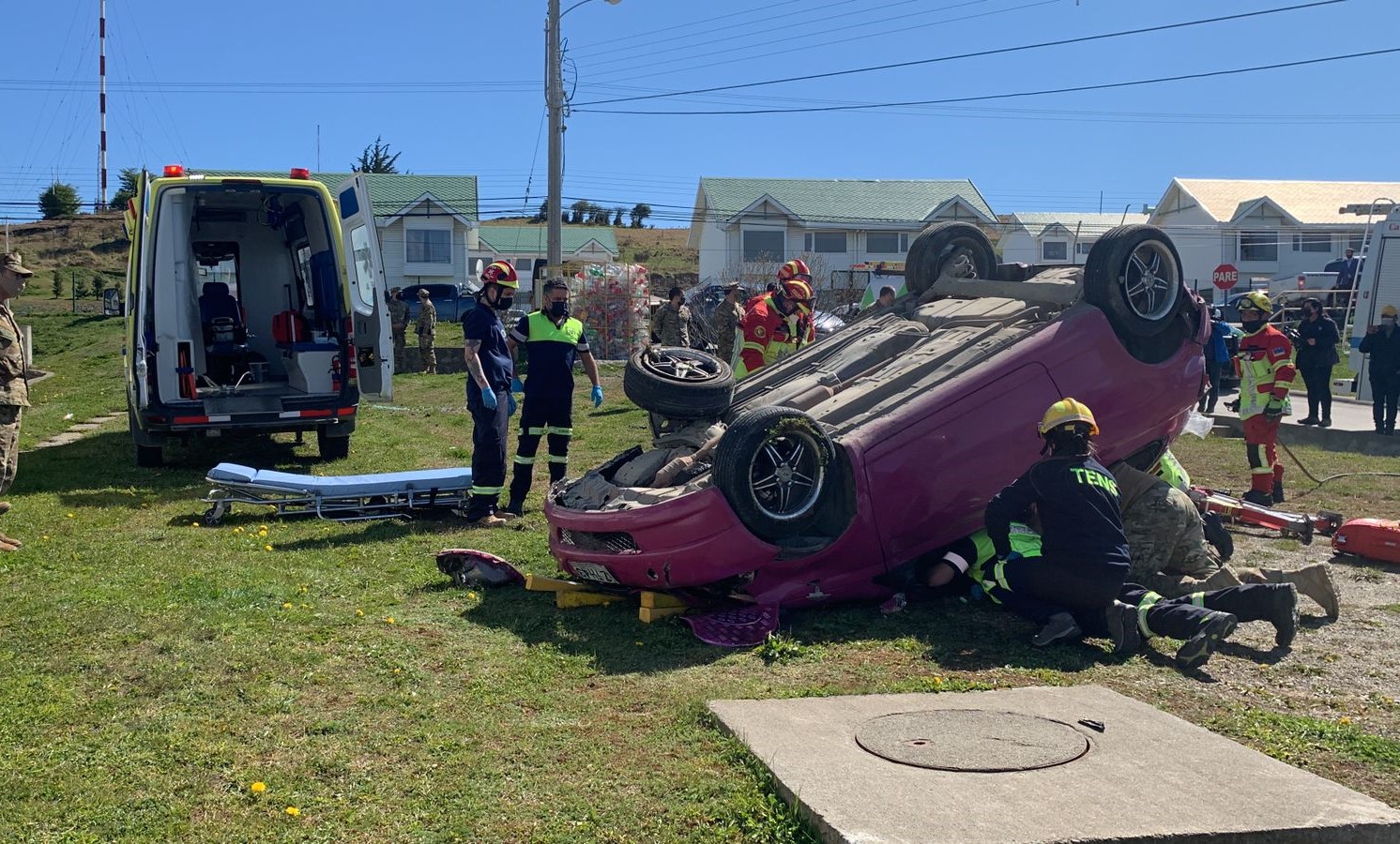 Mujer resultó lesionada tras volcar en su vehículo en sector sur de Punta Arenas