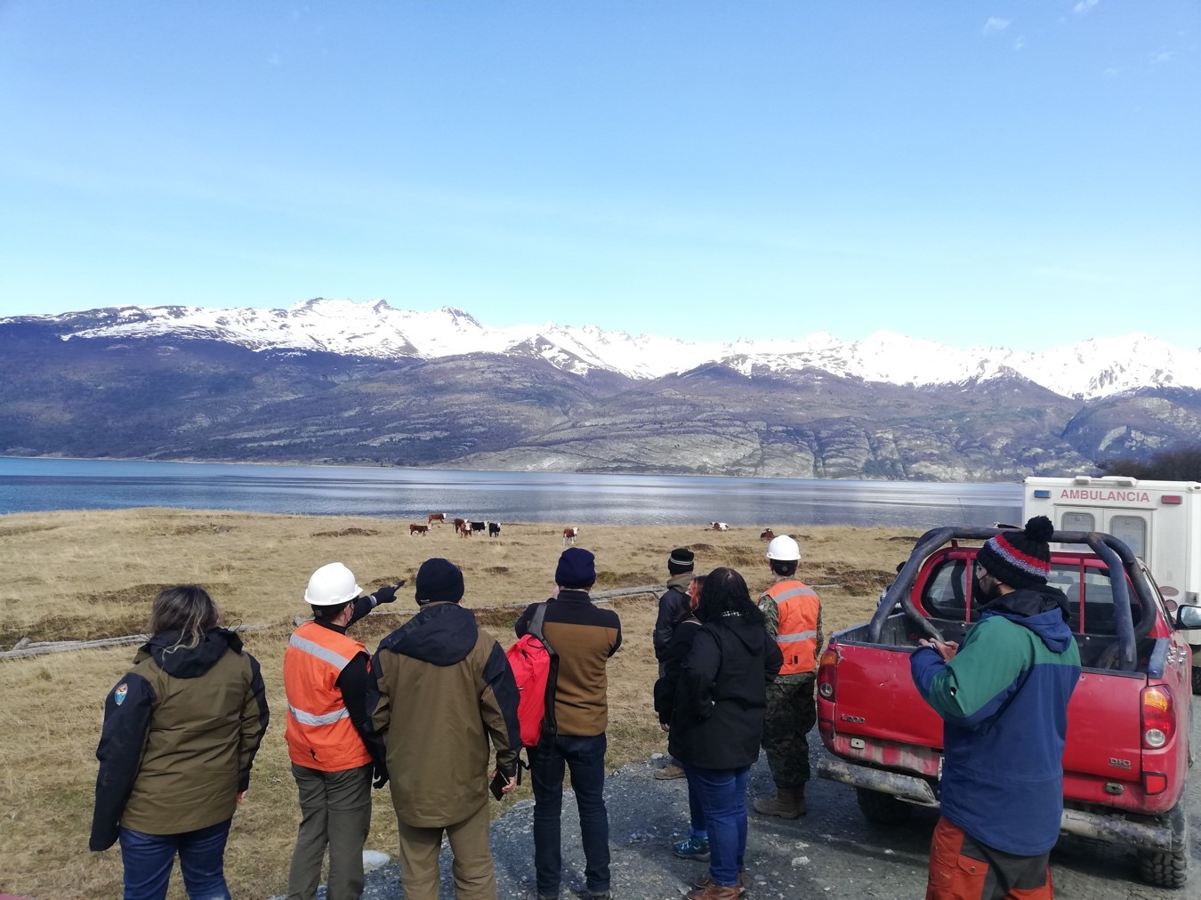 Conaf y comunidad Yagán visitaron obras del Cuerpo Militar del Trabajo del Ejército en sector Caleta 2 de mayo en la región de Magallanes
