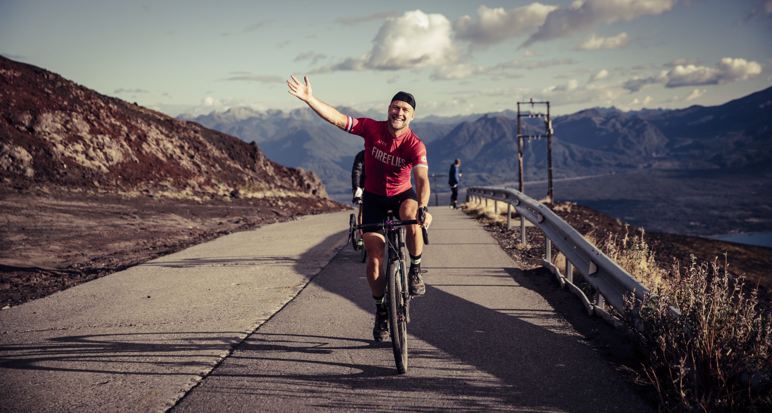 Fireflies Patagonia lanza inédito libro para recaudar fondos para la lucha contra el cáncer