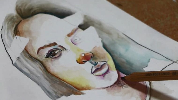 Artistas migrantes exhiben su obra en centro comercial de Punta Arenas