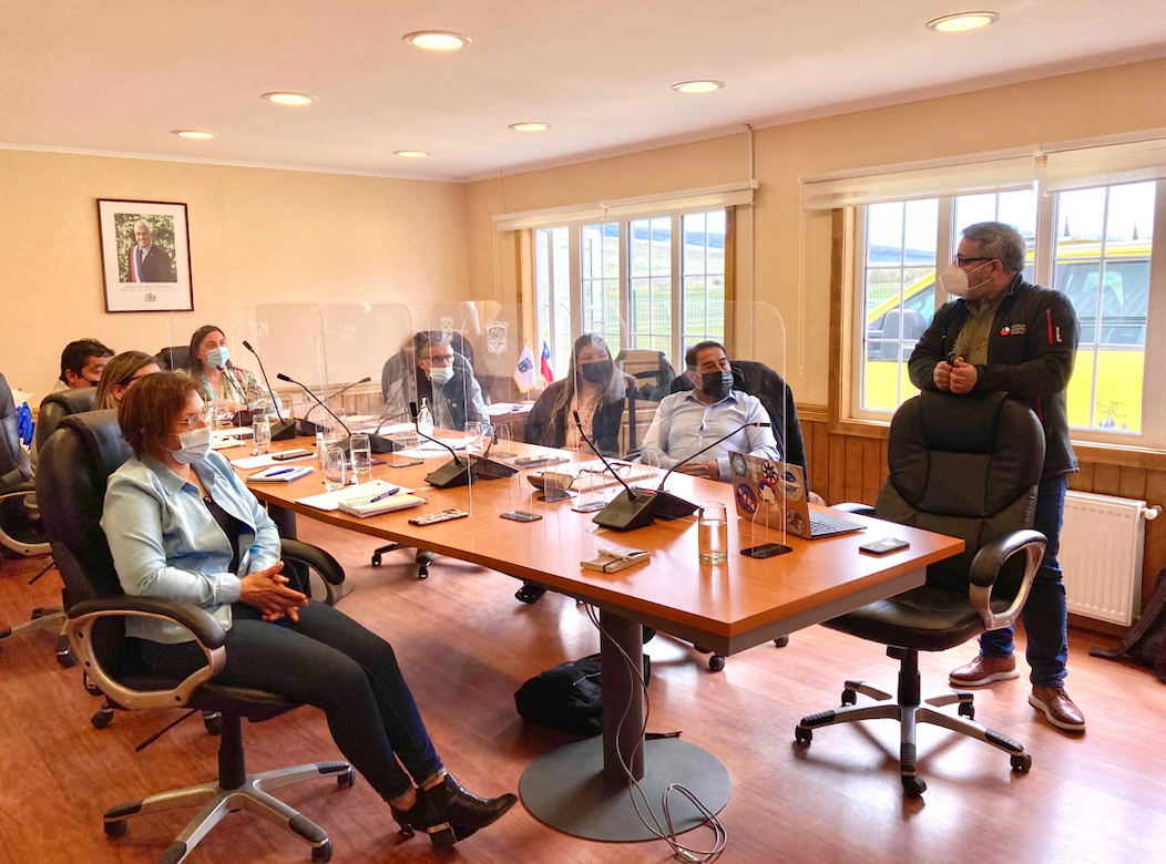 INACH presenta los avances de la investigación paleontológica ante concejo de Torres del Paine