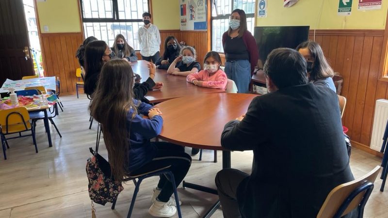 Alcalde de Porvenir José Gabriel Parada se reunió con jóvenes Agentes de Cambio Climático