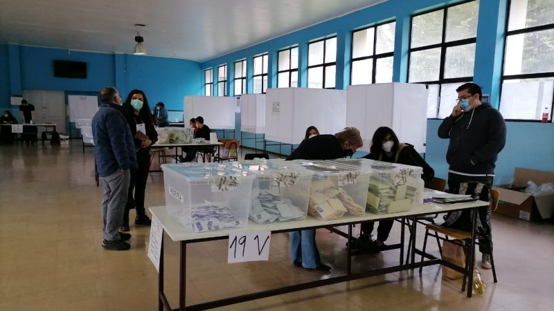 Alta afluencia de electores en la ultima hora de las elecciones en Punta Arenas