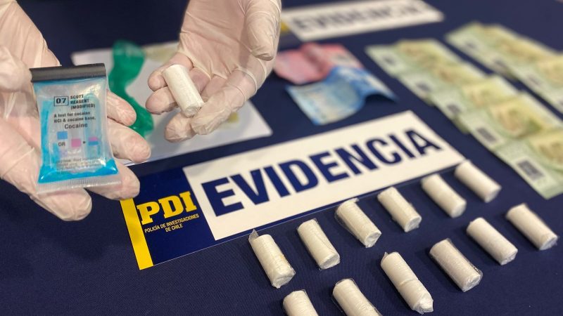 PDI detecta a mujer en el aeropuerto de Punta Arenas portando Clorhidrato de Cocaína oculta en ovoides