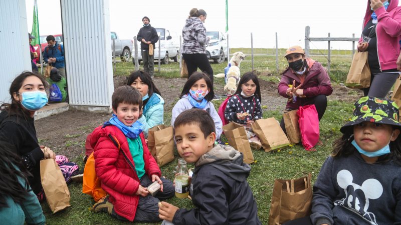 RÍO VERDE: Caminata familiar a Villa Darwin reunió a más de 50 habitantes de la comuna.