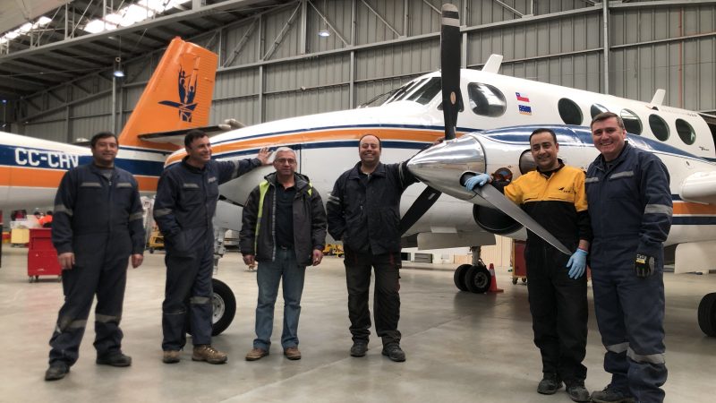 Mecánicos de DAP: pasión y cariño por los aviones