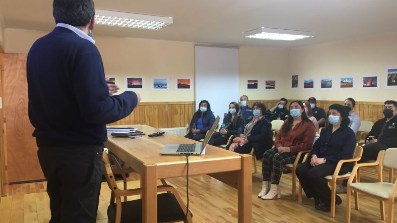 Fiscalía capacitó a funcionarios municipales de Salud y Educación de Cerro Castillo y de Cerro Guido