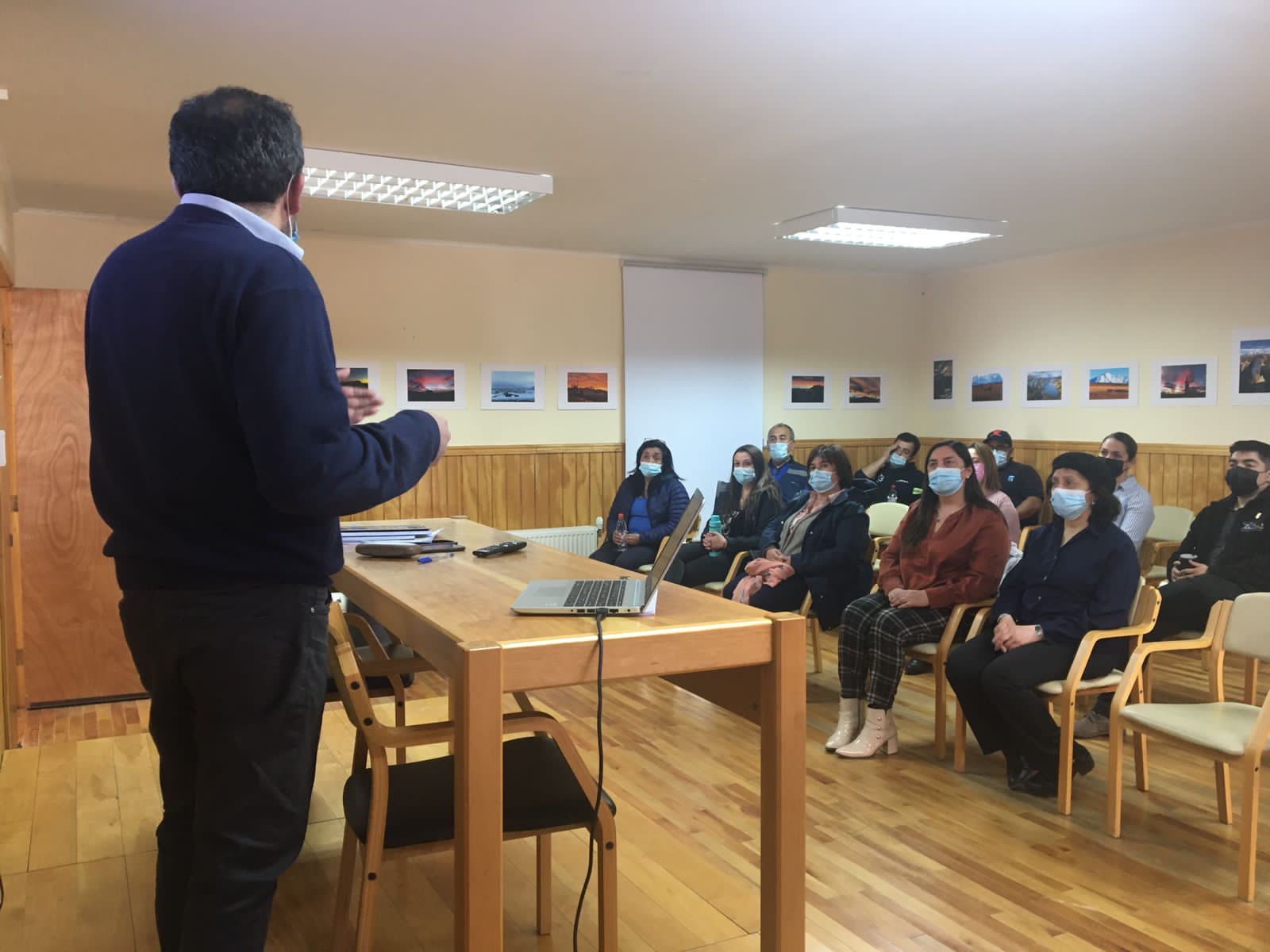 Fiscalía capacitó a funcionarios municipales de Salud y Educación de Cerro Castillo y de Cerro Guido