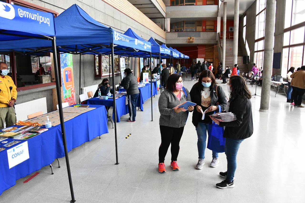 Con éxito se llevó a cabo último operativo Punta Arenas Más Cerca del año: actividad se realizó en el Liceo María Behety.