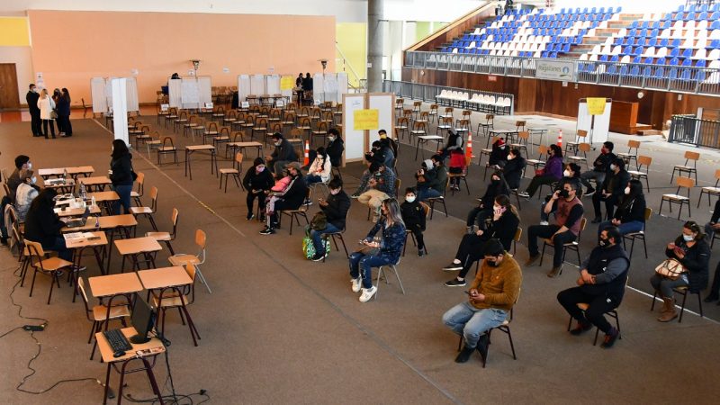 Sector salud extiende horario de vacunación en gimnasio de la confederación para reforzar campaña contra Covid-19