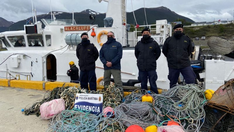 Retiran 3,5 kilómetros de redes centolleras en canal Beagle