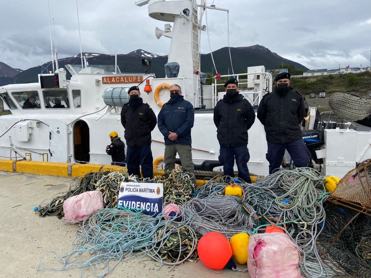 Retiran 3,5 kilómetros de redes centolleras en canal Beagle