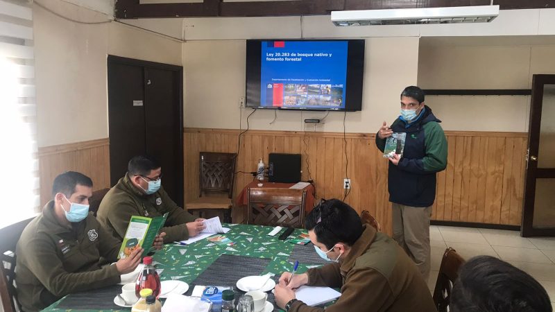 CONAF capacitó a Carabineros de Puerto Williams en Ley de Bosque Nativo