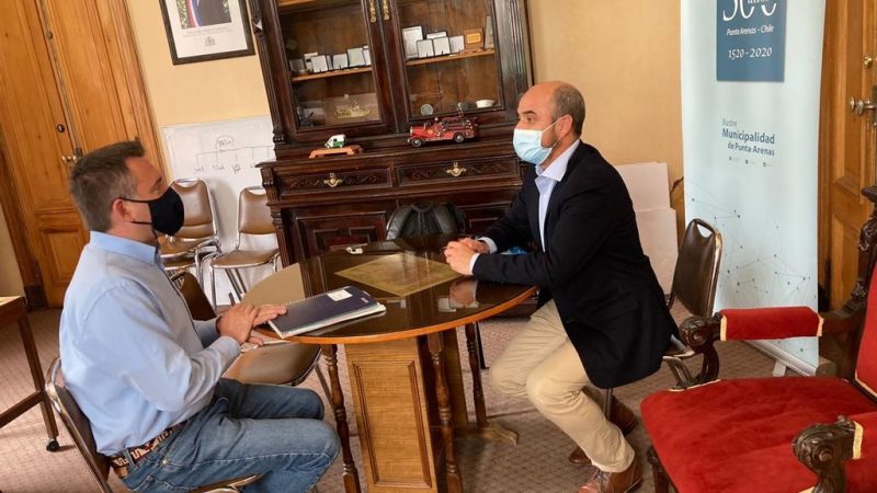 Consejo del Salmón se reúne con Gobernadores de Aysén y Magallanes