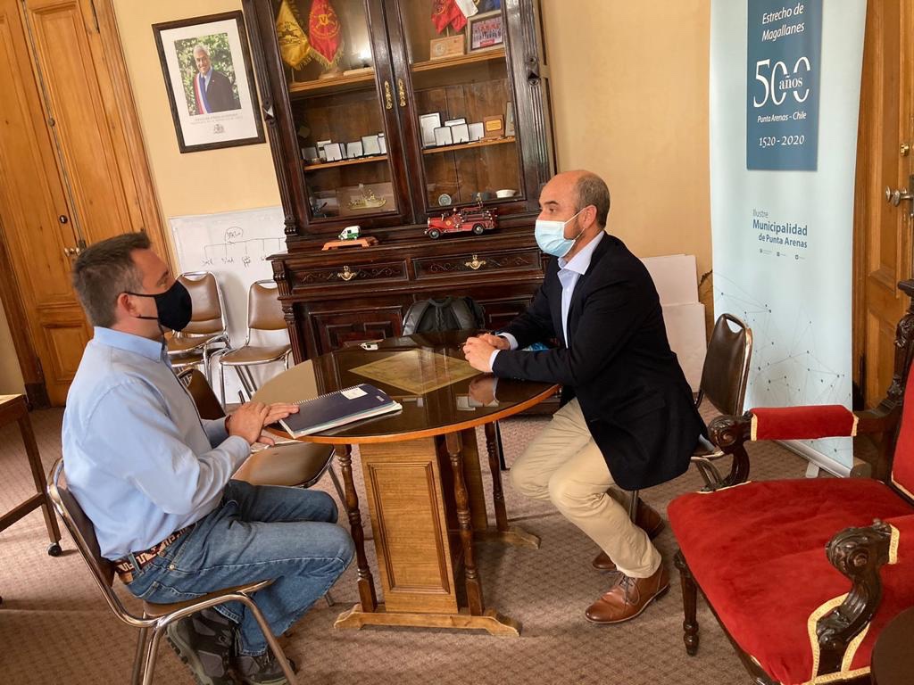 Consejo del Salmón se reúne con Gobernadores de Aysén y Magallanes
