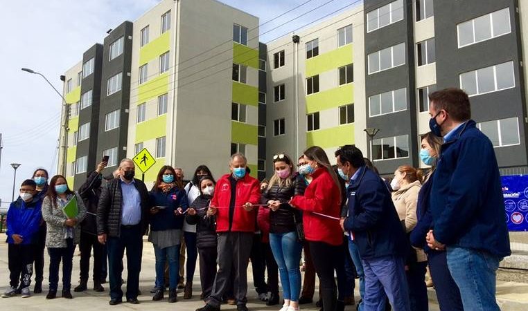 80 familias de Punta Arenas recibieron sus nuevos departamentos en Condominio Social “Prat II”