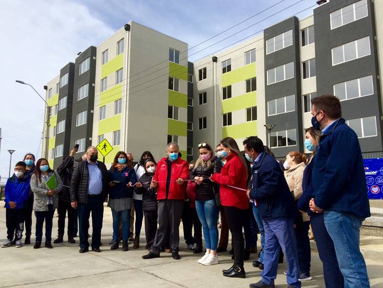 80 familias de Punta Arenas recibieron sus nuevos departamentos en Condominio Social “Prat II”