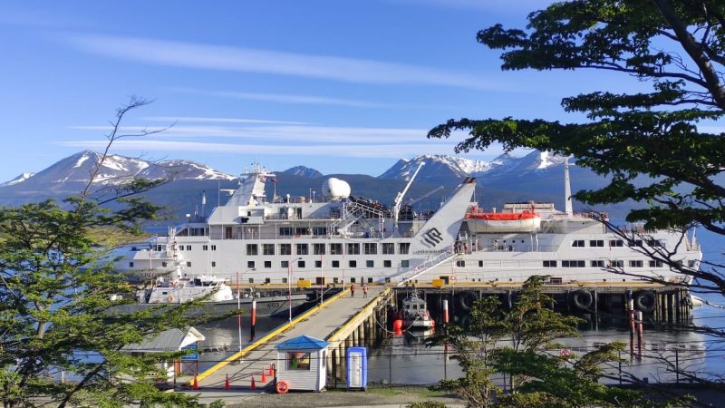 Empresa Portuaria Austral informa arribo de primer crucero a Puerto Williams