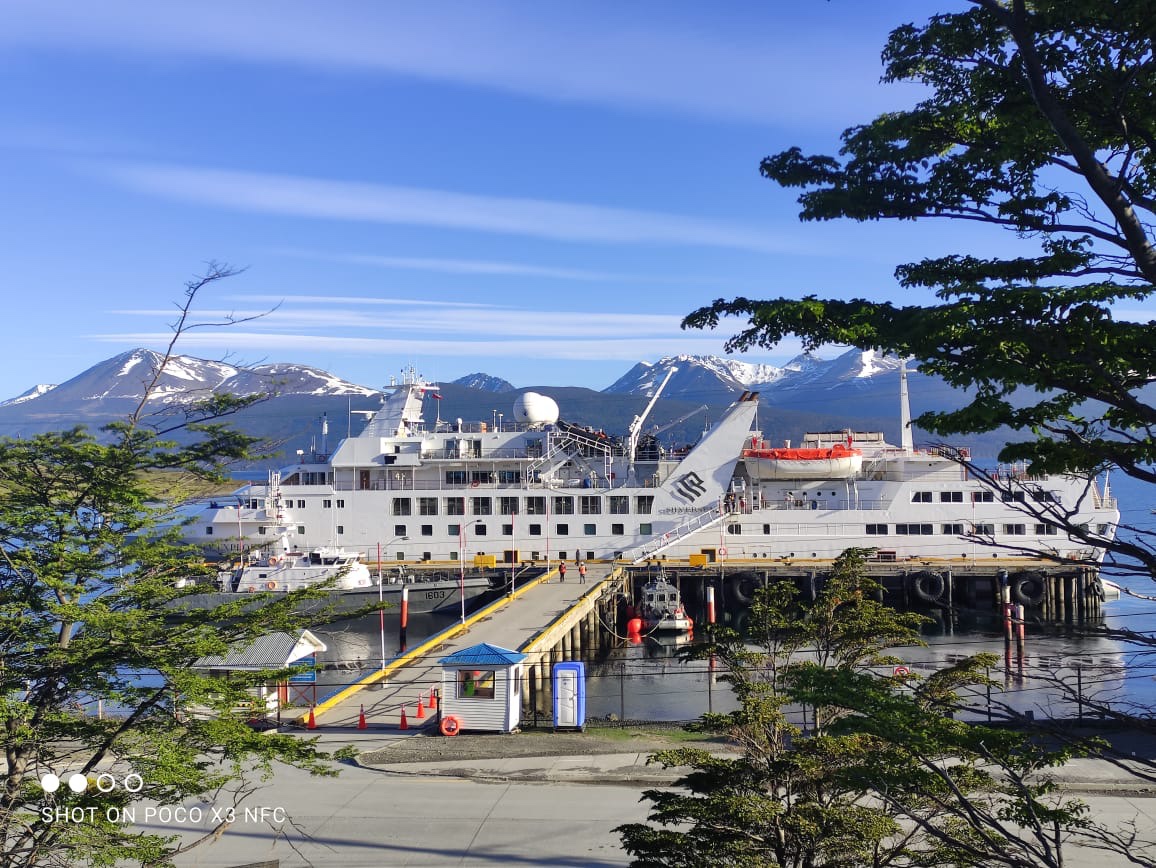 Empresa Portuaria Austral informa arribo de primer crucero a Puerto Williams