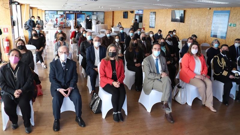 Empresa Portuaria Austral presenta a la comunidad libro que consolida la historia del turismo en la región