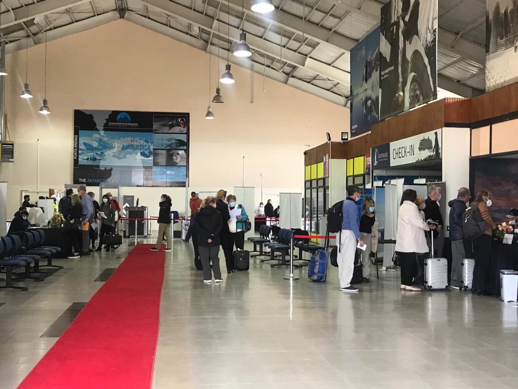Empresa Portuaria Austral informa zarpe de cruceros desde Punta Arenas y Puerto Williams