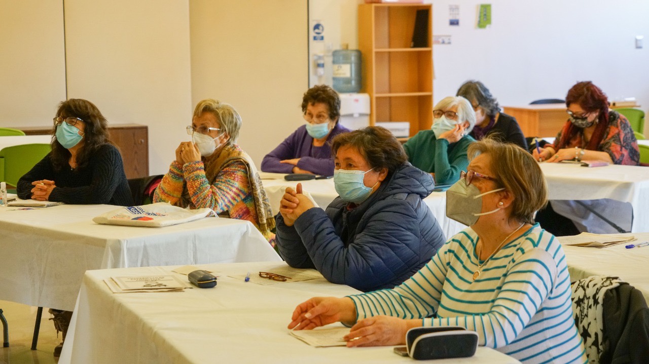 Adultos mayores finalizan talleres municipales organizados durante el año