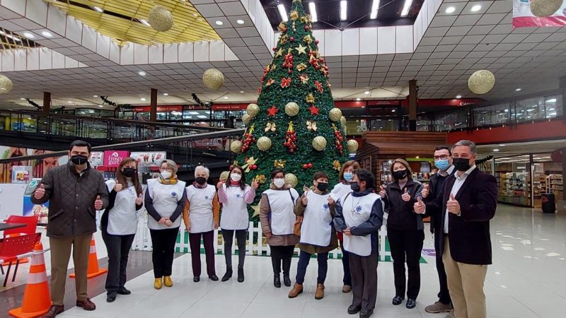 Aguas Magallanes entrega primer aporte para campaña Navidad Solidaria en Punta Arenas