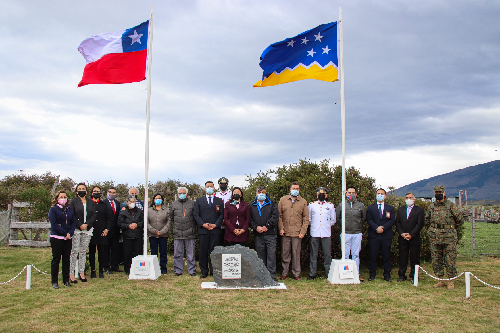 Delegada Provincial Ericka Farías entrega reconocimiento a habitantes de Puerto Prat