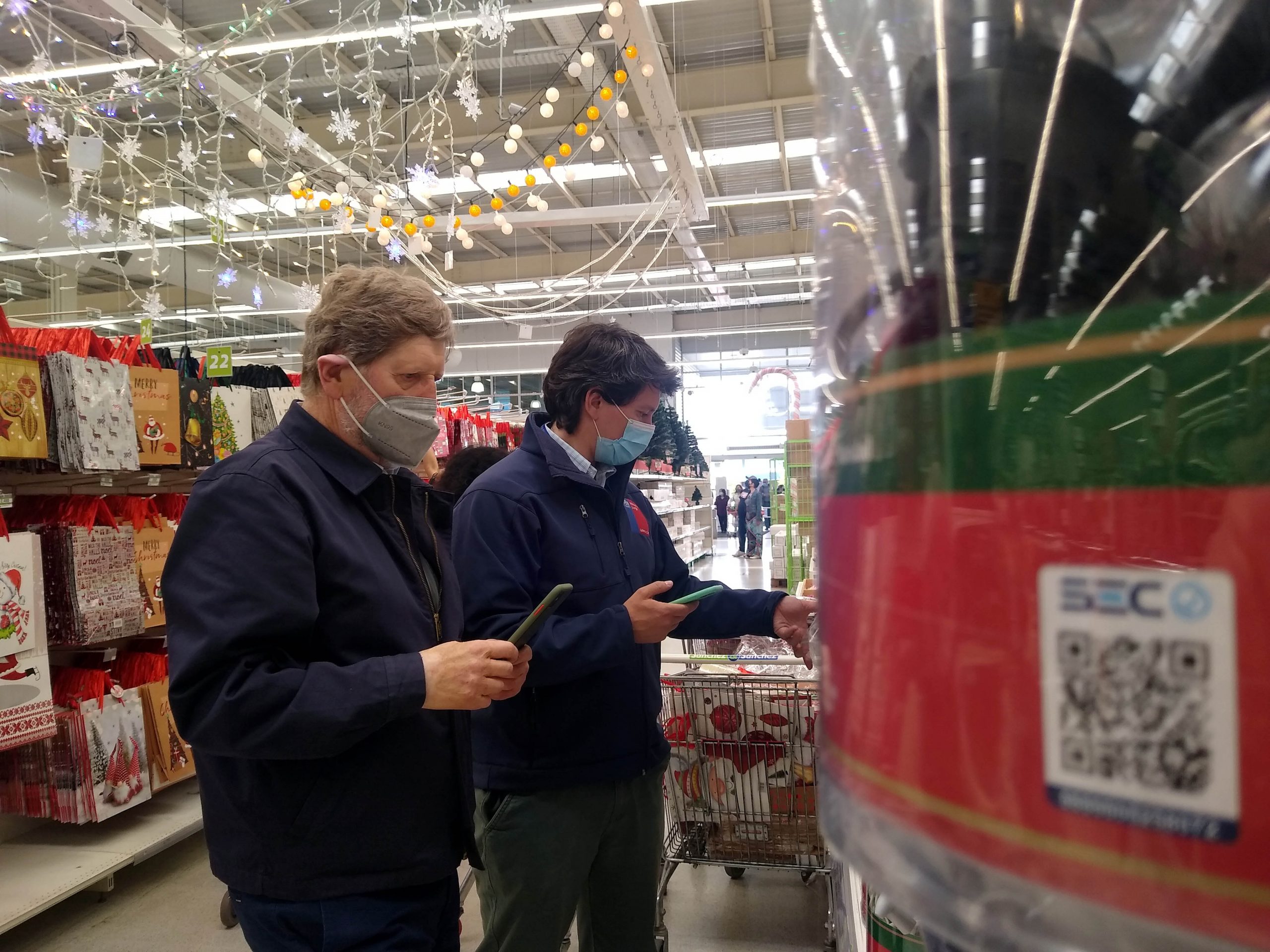SEREMI de Energía y SEC Magallanes fiscalizan venta de luces navideñas