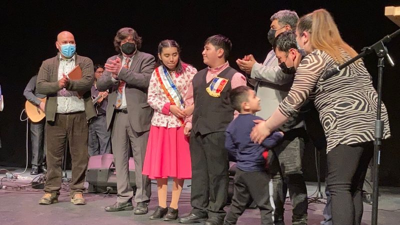 Gobierno Regional entregó galardón a Campeones Nacionales de Cueca Chilota