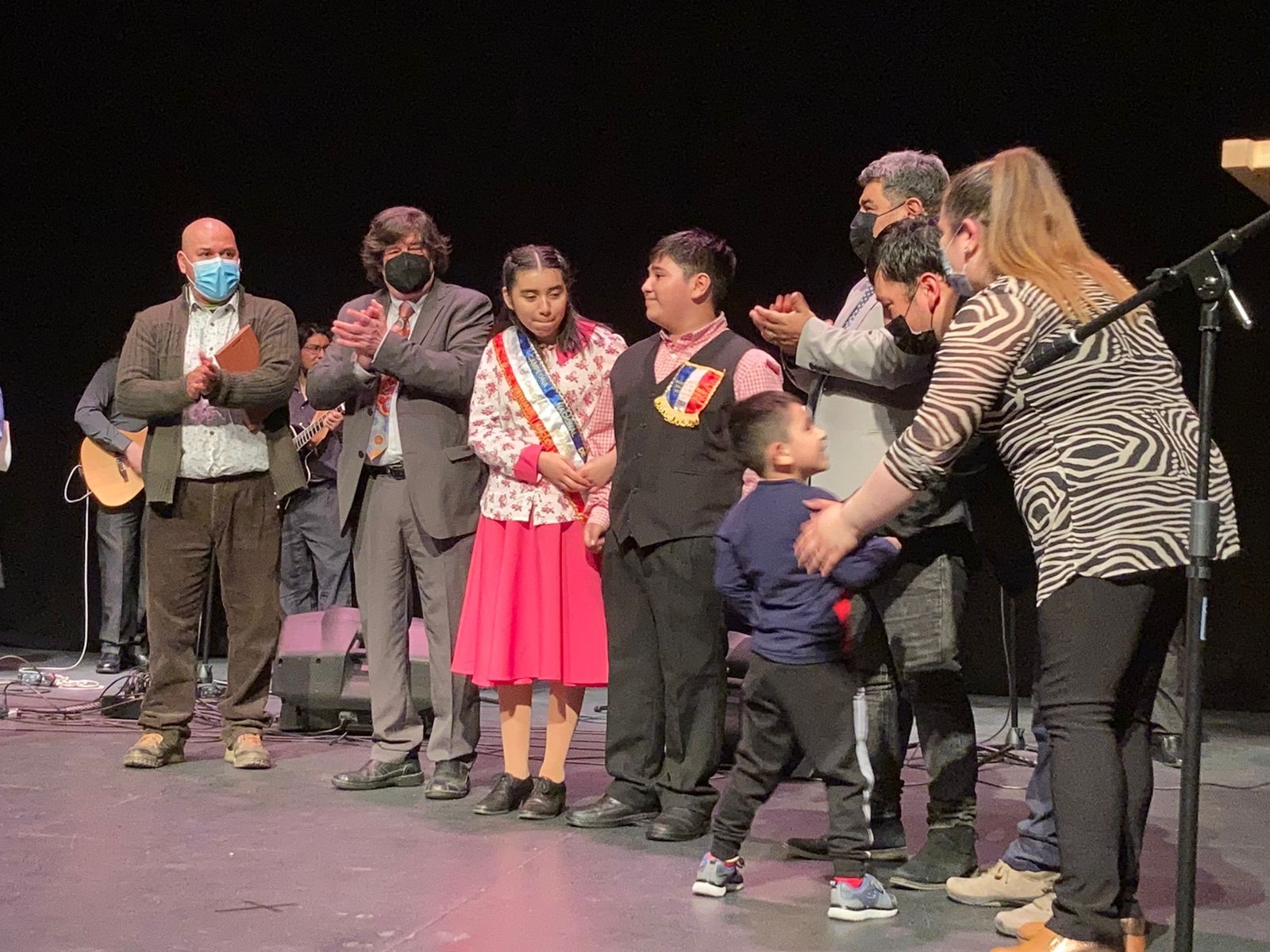 Gobierno Regional entregó galardón a Campeones Nacionales de Cueca Chilota