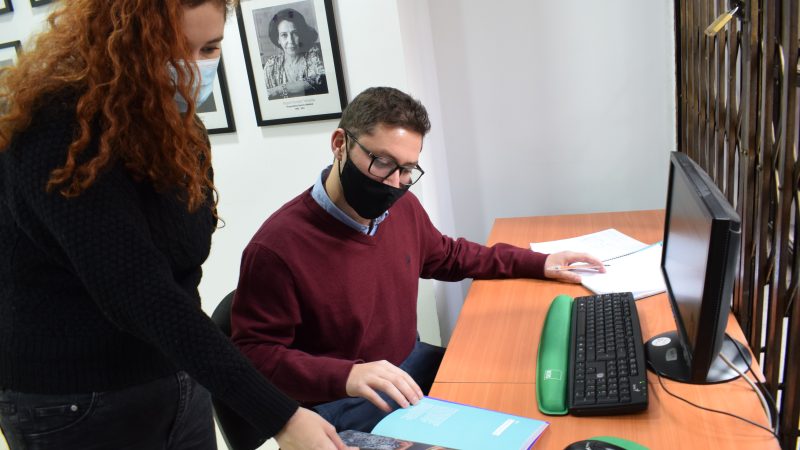 Mujeres que realizan labores domésticas no remuneradas dedican 3 horas semanales a la lectura y leen alrededor de 8 libros al año