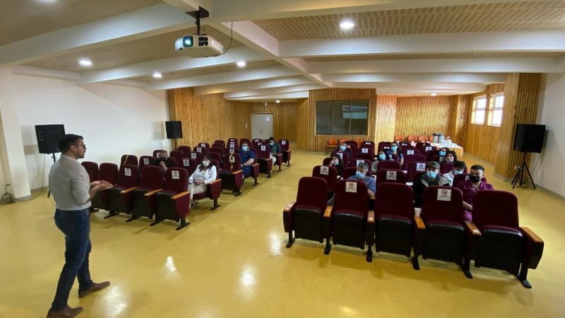 Trabajo en equipo y mejora de clima laboral: Subdirectores y jefaturas de servicios participan del taller “Liderazgo y Gestión de Equipos”
