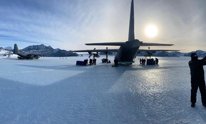 Aeronaves de la Fach cumplen un rol fundamental en la operación Glaciar Unión 2021