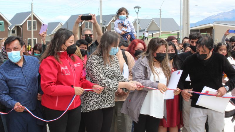 Felices y emocionados los vecinos del loteo San Pedro y centenario al recibir su casa propia