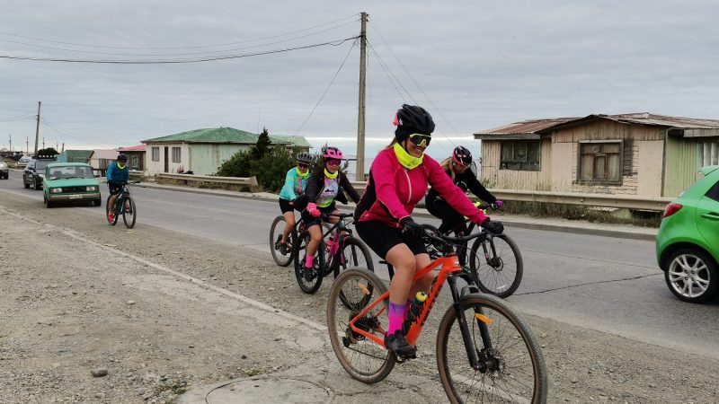 SEREMI de Transportes y Carabineros se reúnen con Pedaleras del Sur para conocer sus necesidades de seguridad